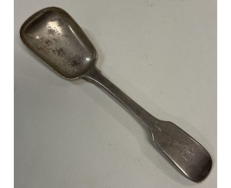 A heavy quality George III silver caddy spoon. 1823. By William Bennett. Approx. 33 grams. Est. £40 - £60.