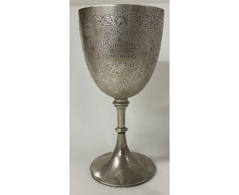 A fine Victorian silver goblet engraved with flowers. London 1876. Approx. 201 grams. Est. £250 - £300.
