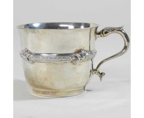 An early 20th century silver cup, with a scrolled handle, engraved R J V C, Birmingham 1926, 160g, 6cm high