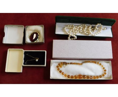 Vintage Jewellery including a Pearl drop necklace by Ratner's, a Pearl necklace with designer clip 'CO', a glass bead necklac