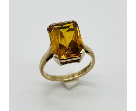 A 9ct gold and topaz ring