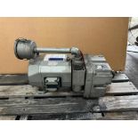 (JH) Becker Vacuum Pump, 80L/4X