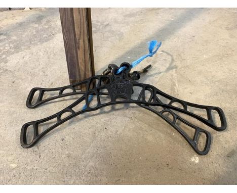 A Vintage rise and fall clothes pulley, the cast metal ends stamped The pulley maid with four pine slats, L279cm