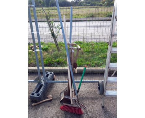 A good lot of garden tools. COLLECT ONLY.