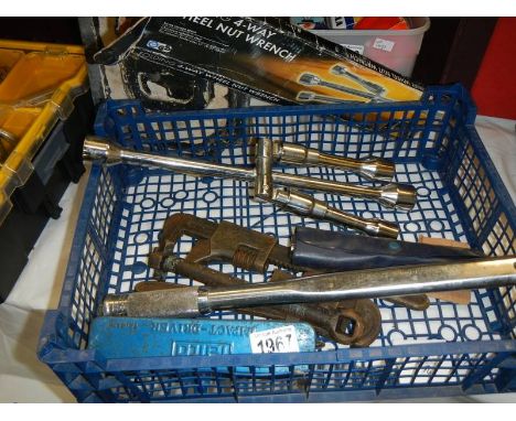 A tray containing ratchet, wrench etc., COLLECT ONLY.