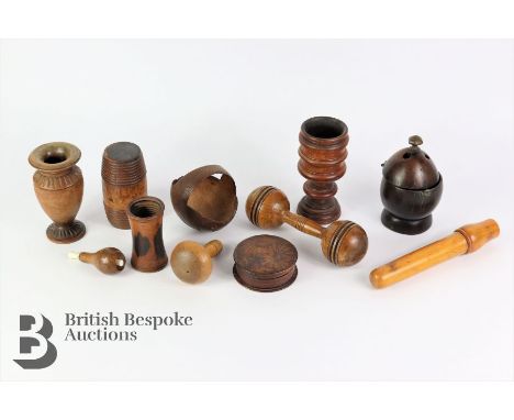 Vintage treen, including turned dice throws, a turned vessel and cover, sock darner, needle case, tobacco vessel and cover (a