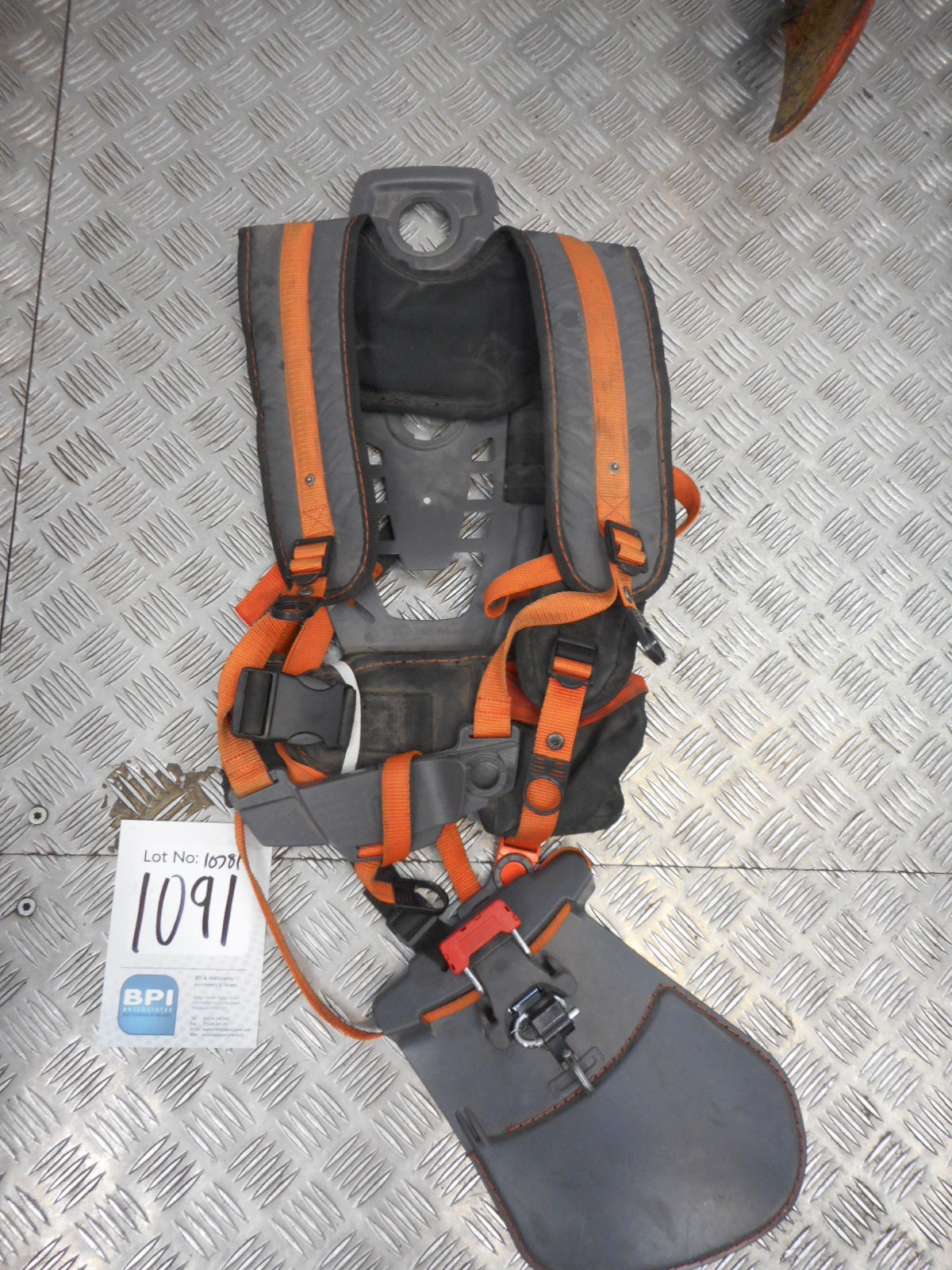 HUSQVARNA BALANCE XT {037843} BRUSHCUTTER/STRIMMER HARNESS Looks complete and good overall condi
