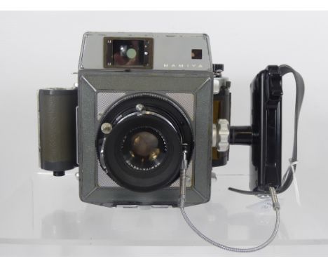 Mamiya 23 Camera, + 6 x 6,6 x 4.5 Rollfilm back, 90/3.5 lens (nof).