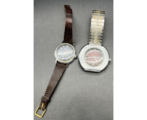 A lot of two Vintage Timex gent's wristwatches both in a working condition. 