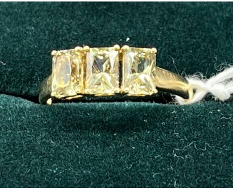 10ct yellow gold ladies ring set with three pale green topaz stones. [Ring size P] [2.33Grams] 