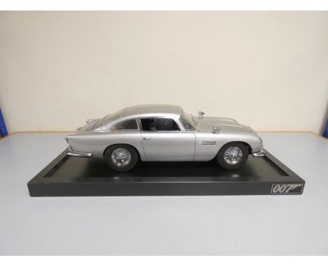 EON Productions 1/8th scale Aston Martin DB5 James Bond model by Eaglemoss. Model features many working features including ro