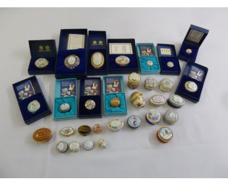 A quantity of Halcyon Days pill, patch and snuff boxes (30)