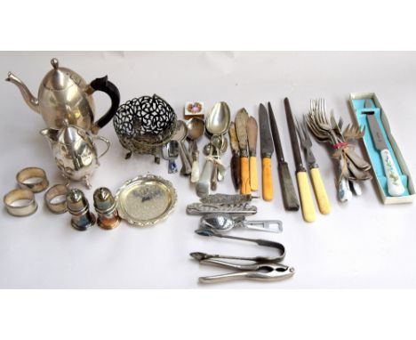 A selection of silver plate and EPNS items, to include knives, forks and spoons, a knife by 'Aynsley', salter and pepper, tog