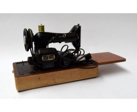 Vintage Singer sewing machine EL 733374