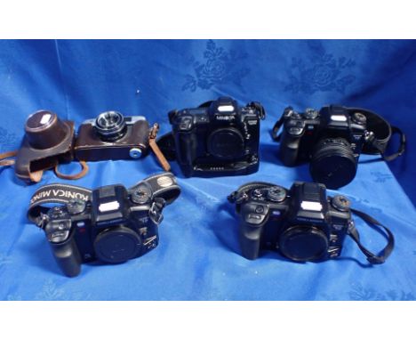 FOUR MINOLTA DYNAX 700si and 7D CAMERA BODIES one with motor drive, and a Minolta A5 SLR in leather case