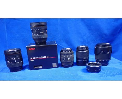 A GROUP OF MINOLTA FITTING LENS, MOSTLY SIGMA including 10-20 F4-5.6 EX DC, 28-200, 18-250, 50 macro, with a collection of Mi