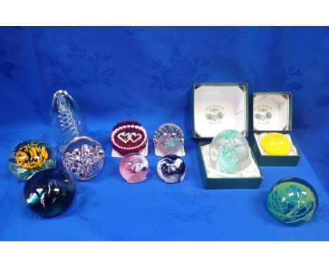 A COLLECTION OF GLASS PAPERWEIGHTS Caithness, Liskeard, Sylshire and Mdina