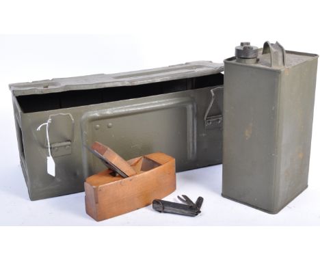 A collection of assorted WWII Second World War related military items. An interesting assortment comprising of a 1945 green m