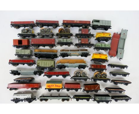 Hornby Dublo - Triang - Over 30 pieces of OO gauge freight rolling stock predominately by Hornby Dublo. Lot includes Hornby D