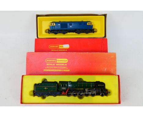 Hornby - Two boxed OO gauge locomotives from Hornby. Lot consists of R861 Class 9 2-10-0 steam locomotive and tender Op.No.92