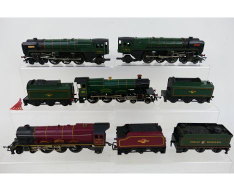 Hornby - Triang - Four unboxed OO gauge steam locomotives and tenders, including Triang Britannia Class 4-6-2 Op.No 70000 'Br