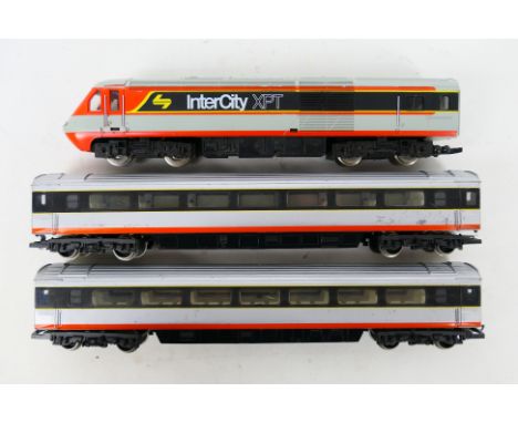 Hornby - An unboxed 1983 Hornby Class 43 N.S.W.R. InterCity XPT Power Car (Aust) with two XPT express coaches. Items have pla