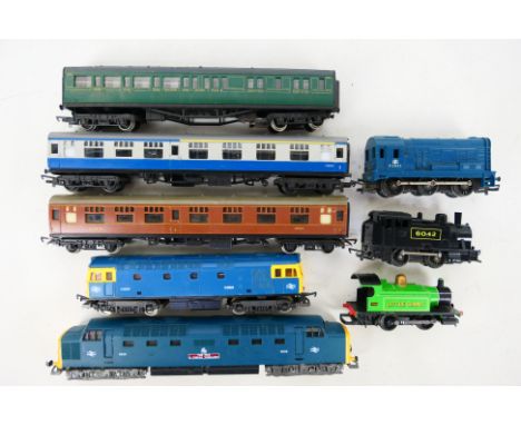 Lima - Hornby - Five unboxed OO gauge locomotives with three unboxed passenger carriages. Lot includes Lima Class 33 diesel l