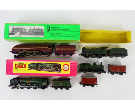 Hornby Dublo - Other - A small group of boxed and unboxed OO gauge rolling stock with two wagons. Lot includes a boxed Hornby