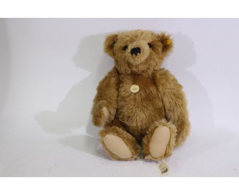 Steiff - A 1903 Classic #000201 mohair Steiff bear - The bear named 'Mr Cinnamon' has plastic eyes stitched nose, paws, metal