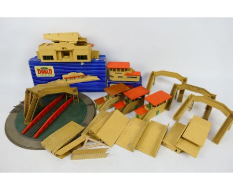 Hornby Dublo - An mixed group of boxed and unboxed Hornby Dublo station buildings and accessories including Through Station; 
