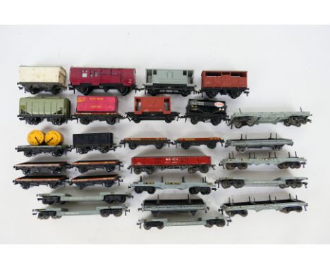 Hornby Dublo - Triang - 27 items of OO gauge freight rolling stock predominately by Hornby Dublo. Lot includes Hornby Dublo 1