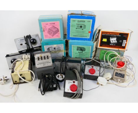 Hammant & Morgan - Gaugemaster - Others - A group of mainly H&M controllers / power packs / transformers some of which are bo