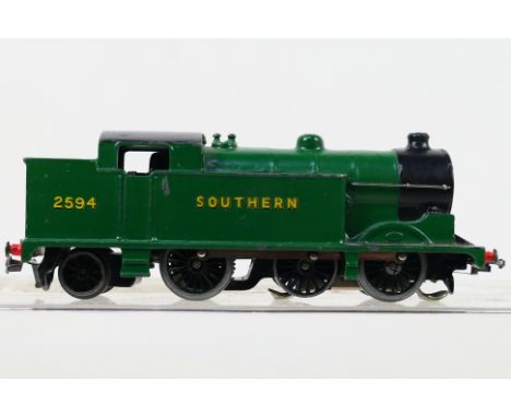 Hornby Dublo - An unboxed Hornby Dublo EDL7 3-rail tank locomotive Op.No. 2994 in Southern malachite green. The locomotive sh