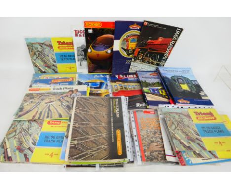 Lima --Matchbox - Bachmann - Hornby - Meccano - Others - A large quantity of catalogues from various eras but most mainly mod