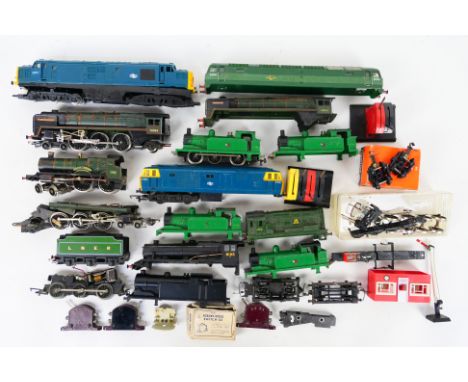 Hornby - Triang - Others - A collection of unboxed OO gauge model railway parts. Lot includes train bodies, bogies, switches 