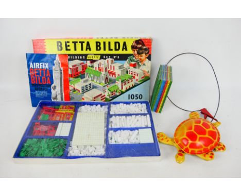 Airfix - Mobo - Ladybird - A boxed Betta Bilda Set No.3, an unboxed Mobo Toy-Toise and 7 x Ladybird books including British W