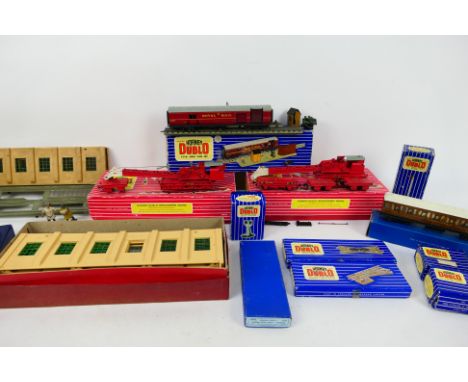 Hornby Dublo - A mixed group of boxed and unboxed Hornby Dublo accessories which includes #4620 Breakdown Crane (x2 - one app
