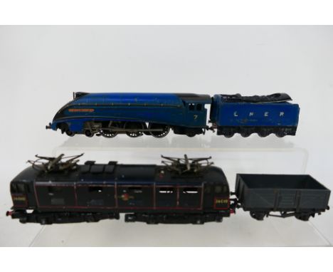 Hornby Dublo - Trix - Wrenn - Two unboxed OO gauge 3-rail locomotives. Lot consists of Trix Class EM1 Bo Bo electric locomoti