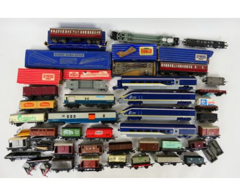 Hornby - Dublo - Jouef - Lima - A collection of OO gauge items including a Eurostar set with power car, 2 coaches and dummy c