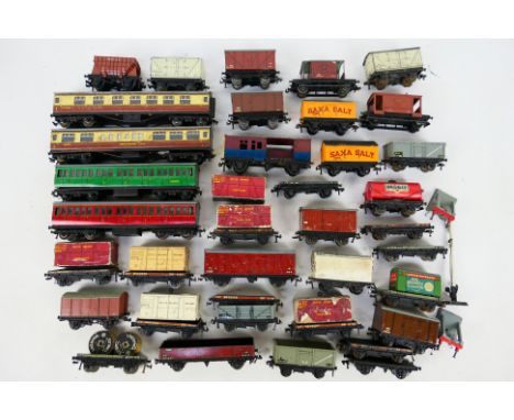 Hornby Dublo - Over 30 items of unboxed OO gauge mainly freight rolling stock with a couple of accessories. Lot includes Horn