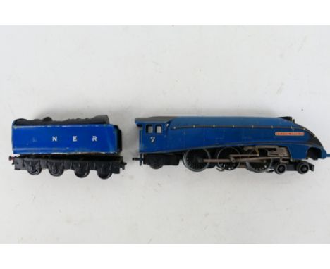 Hornby Dublo - An unboxed Hornby Dublo EDL1 Class A4 4-6-2 3-rail steam locomotive and tender Op.No. 7 'Sir Nigel Gresley' in