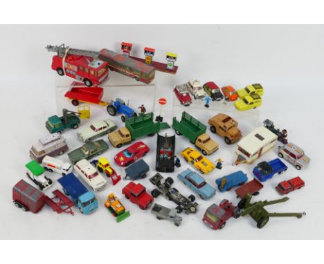 Corgi Toys - Dinky Toys - Matchbox - Others - An unboxed playworn collection of diecast vehicles in various scales. Lot inclu