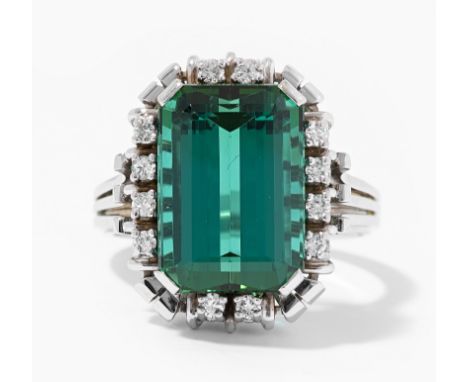 Turmalin-Brillant-Ring 750 Weissgold. Klassischer Ring mit einem feinen, blaugrünen Turmalin in oktagonaler facettierter Form