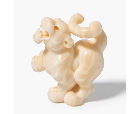 Netsuke von Kangyoku, Noriyoshi Tachihara (Tokio 1944–) Japan, 1984. Elfenbein. Signiert Risshisai Kangyoku. Tiger. H 4,9 cm.