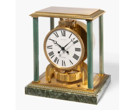 Tischuhr "Atmos Vendôme"Jaeger-LeCoultre, 1968. Modell "Vendôme", Referenz 5857. Allseitig verglastes Gehäuse aus vergoldetem