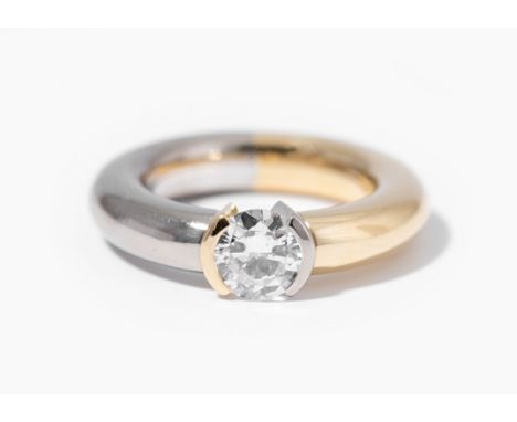 Brillant-Ring750 Gelb-/Weissgold. Sportlich-eleganter Pneu-Ring mit Brillant von ca. 1.10 ct H/I-vvs/vs, in Halbzarge. Gr. 53