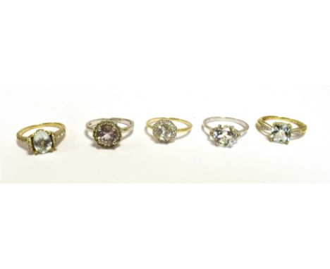 FIVE GEM SET RINGS  TGGC AMYTHEST (LIGHT) x1 AQUAMARINE X 2 (LIGHT BLUE) WHITE SAPPHIRE x1 GOSHENITE x1. TWO IN WHITE METAL, 