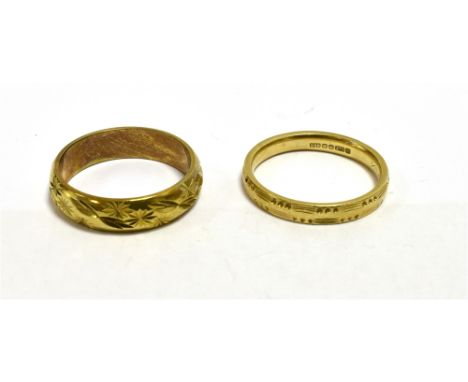 TWO 9CT GOLD PATTERNED BAND RINGS RING SIZES M, N WEIGHT 6g