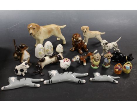 A TRAY OF MAINLY CERAMIC ORNAMENTS, TO INCLUDE A SMALL BESWICK CAT ETC.