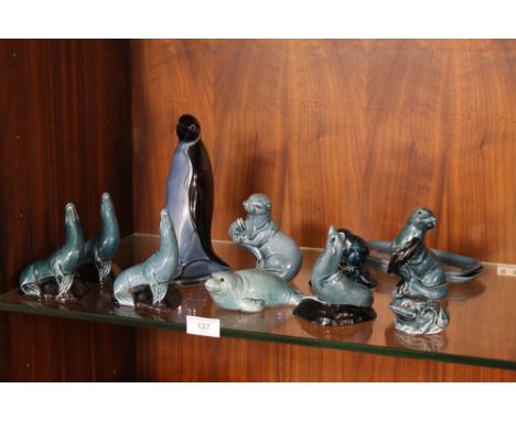 A LARGE COLLECTION OF POOLE POTTERY ORNAMENTS, TO INCLUDE PENGUINS AND SEALS ETC.